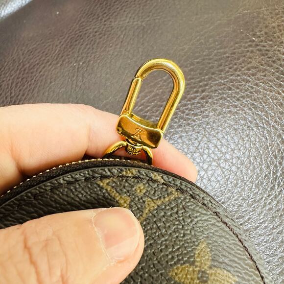 Louis Vuitton Round Coin Purse - Picture 9 of 11